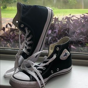 Very gently worn Black high top converse